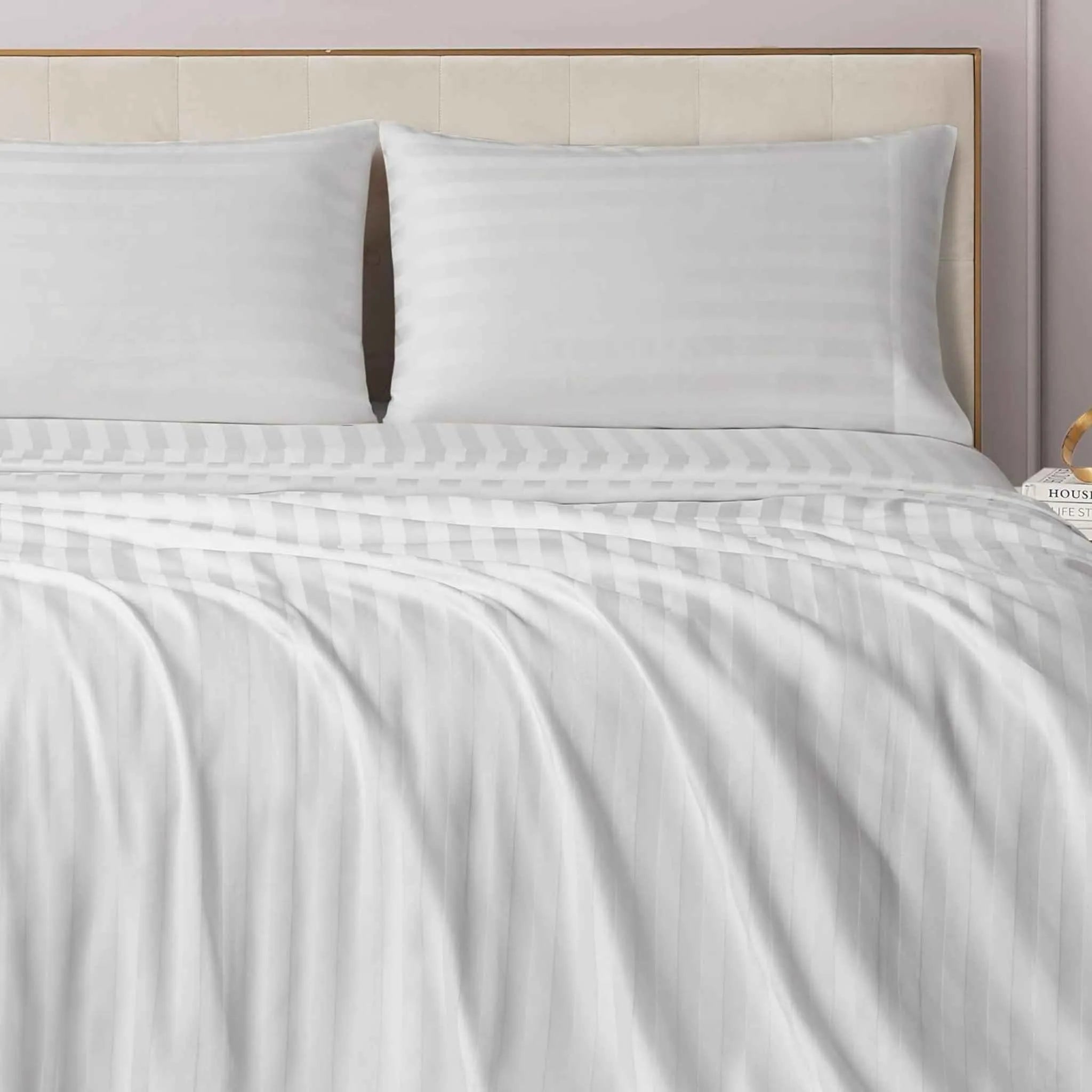 sabanas blancas dormitorio moderno